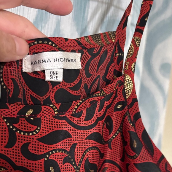 Elegant Red Patterned Camisole - Picture 2 of 4